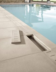 carrelage piscine effet beton a castelnau le lez