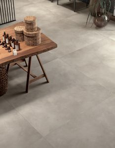 carrelage effet resine effet beton spatule atelier buanderie renovation maison de village Montpellier