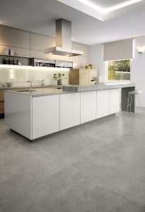 carrelage pierre moderne cuisine minimaliste gris blanc construction saint mathieu de treviers