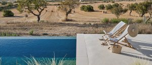 amenagement d une pisine en mosaiqe authentique dans une villa moderne de maurin