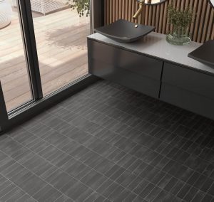 carrelage effet bejmat noir et blanc dans une entree