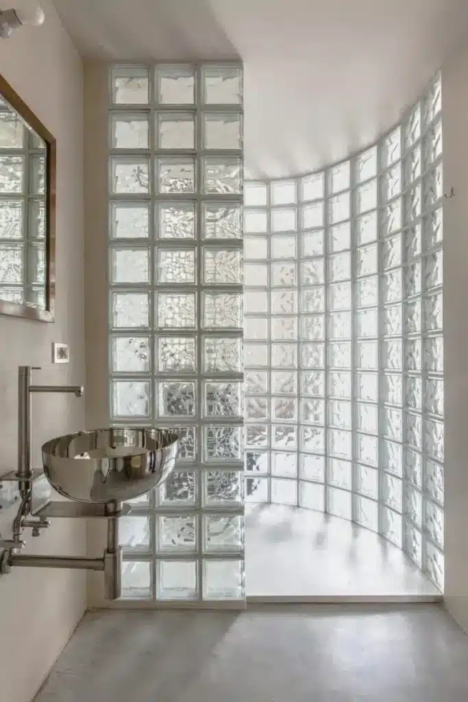 salle de bain moderne en brique de verre