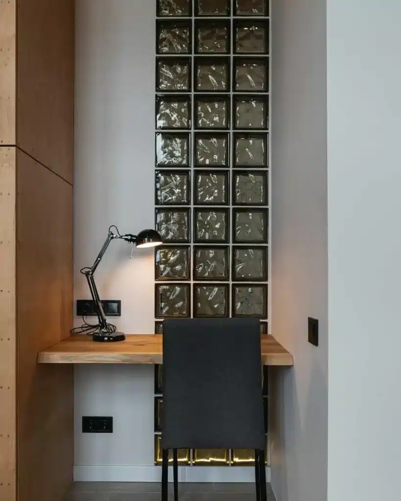 bureau moderne en brique de verre